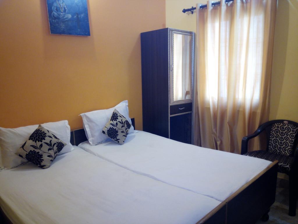 Hotel Aanvi Palace Varanasi Zimmer foto