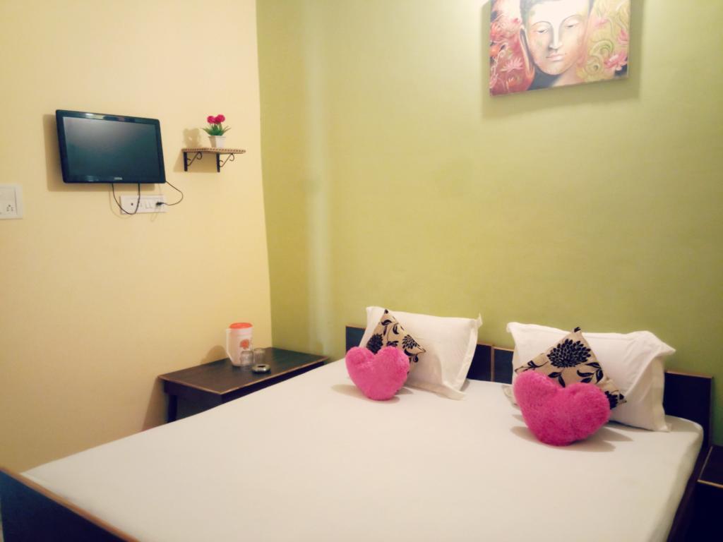Hotel Aanvi Palace Varanasi Zimmer foto