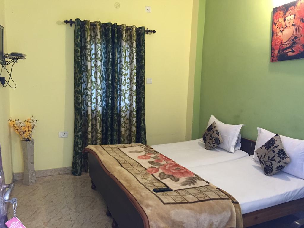 Hotel Aanvi Palace Varanasi Zimmer foto