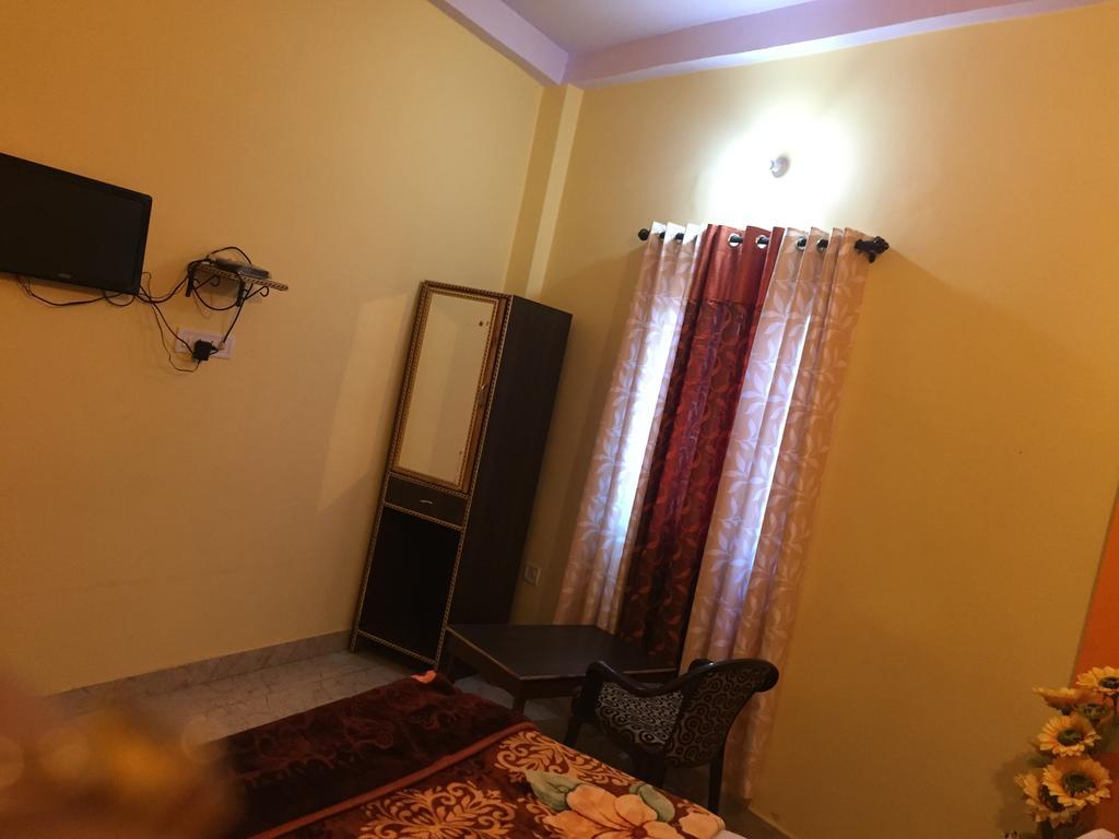 Hotel Aanvi Palace Varanasi Zimmer foto